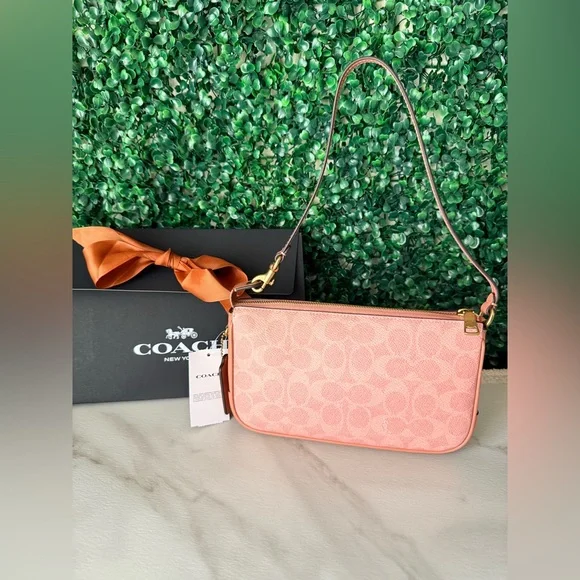 Coach Retail Plaza 22 Melon Pink Shoulder Bag NWT - Picture 1 of 5